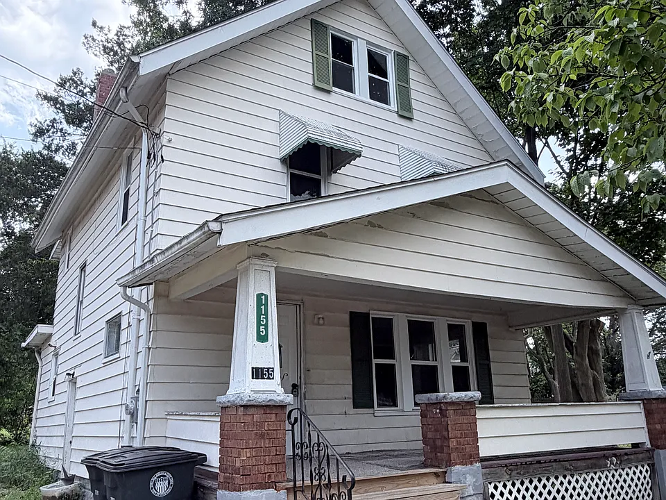 1155 Sawyer Ave