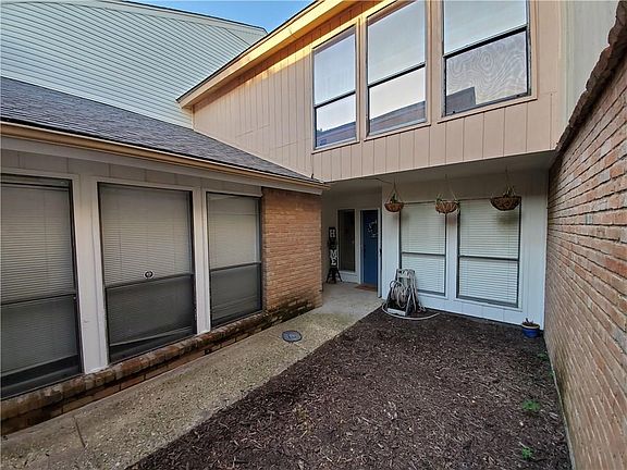 3rd image of 730 Carriage Way