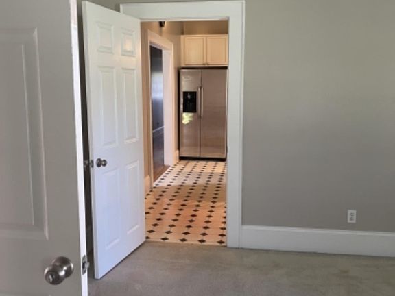 5th image of 614 Douglas St
