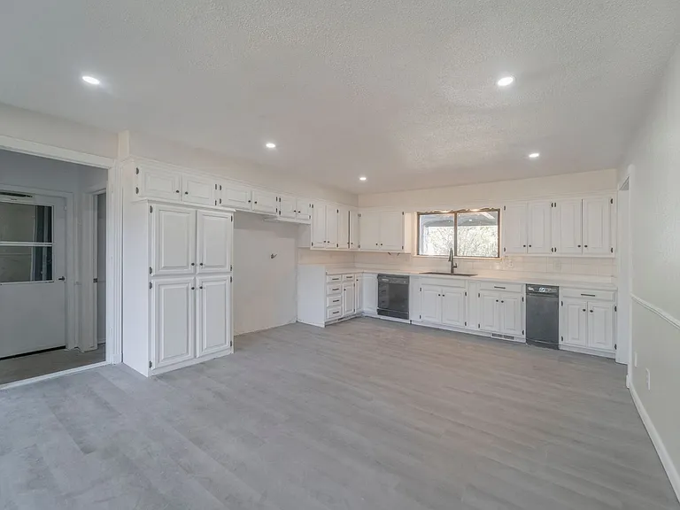 3120 Shadybrook Dr — Photo 29