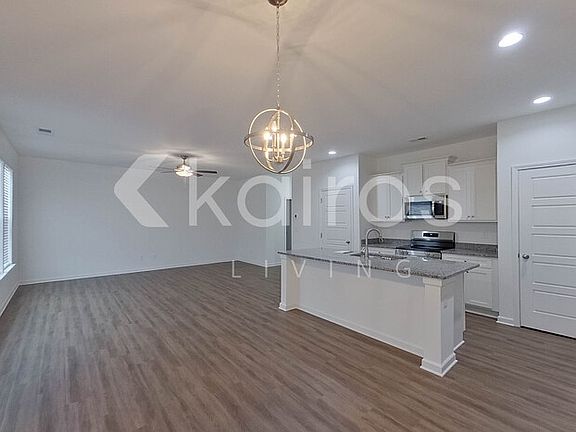 4th image of 103 English Oak Ln