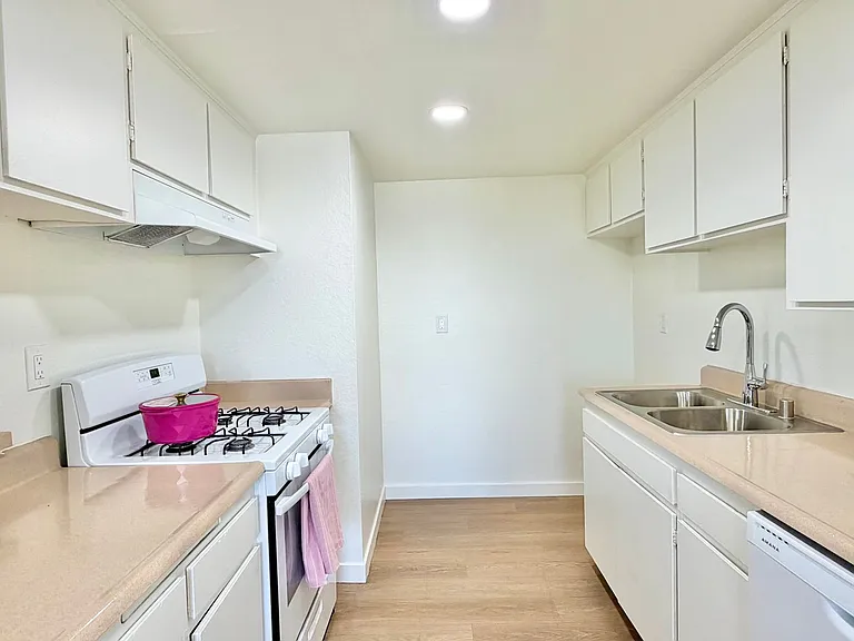 Bever Place — Photo 20