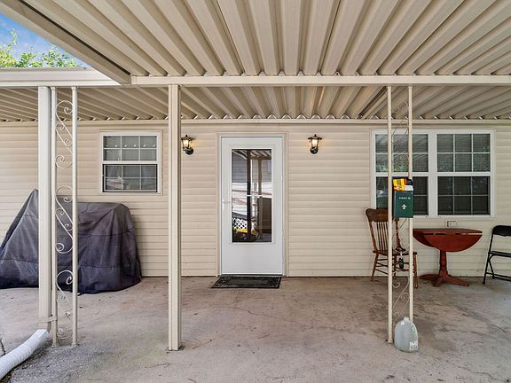 3rd image of 4953 Venus St #B