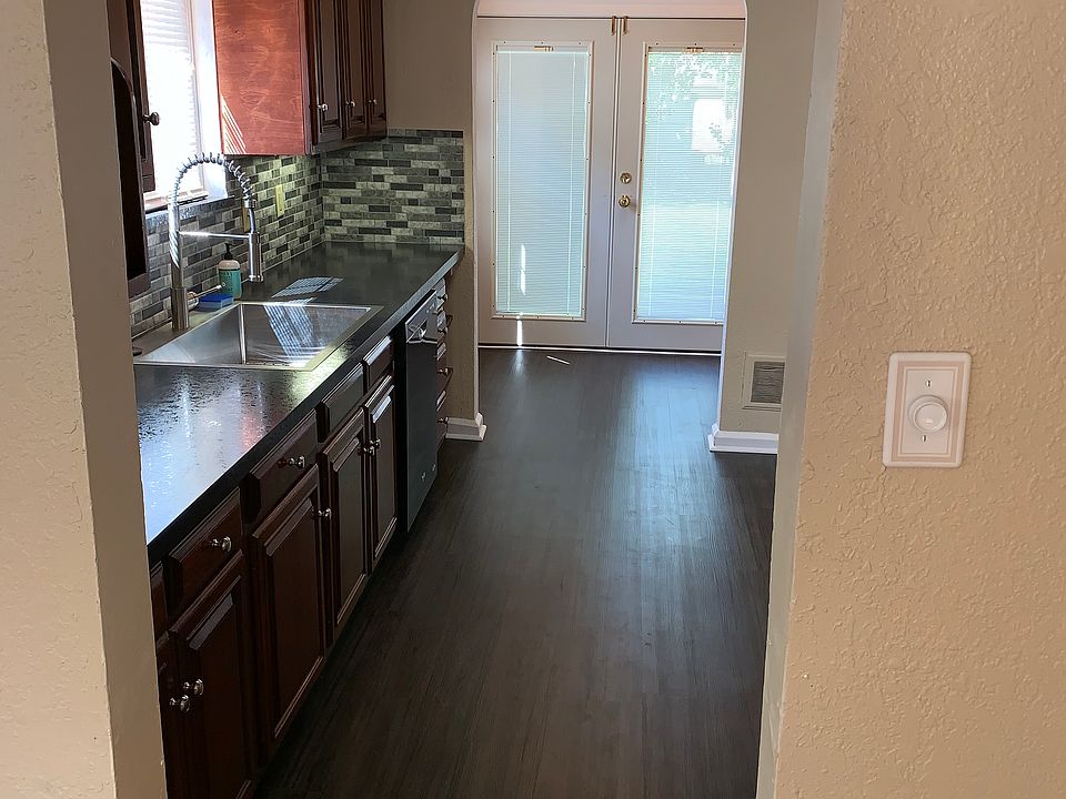 Kitchen - sink side