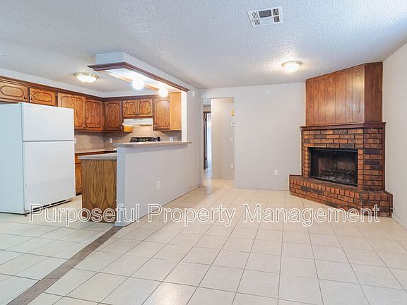 4th image of 930 SW 63rd St