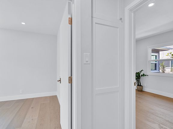 3rd image of 1022 Grant St #B