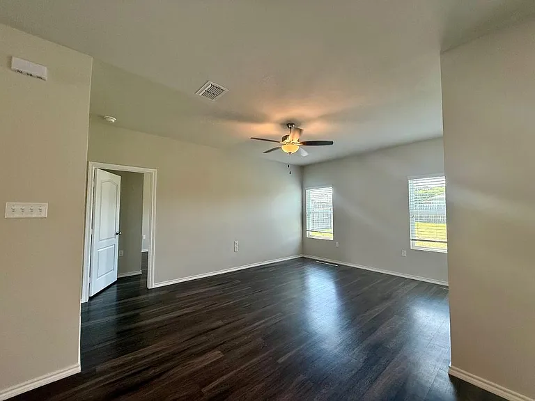 1411 Monterey Dr — Photo 11
