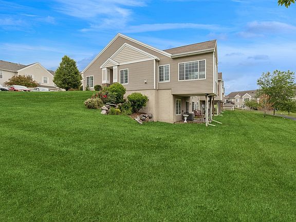 2nd image of 1025 NE Greenview Dr