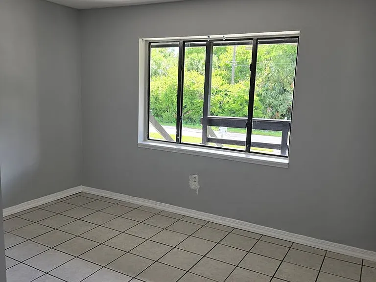 2526 S Oak Ave — Photo 11