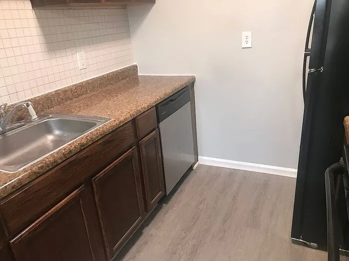 2 bed, 1.0 bath, $850 — Photo 4