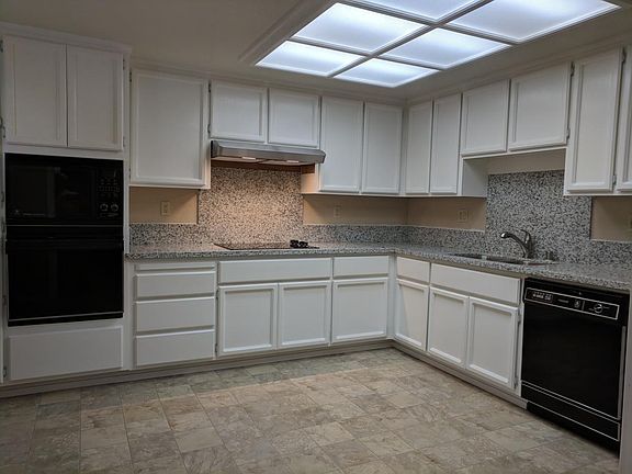 3rd image of 1627 Ashford Dr