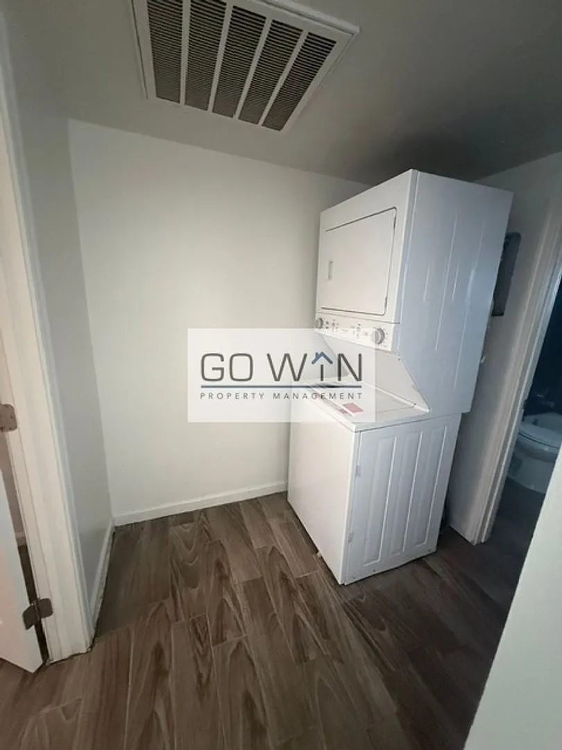 925 West Cheryl Drive — Photo 2