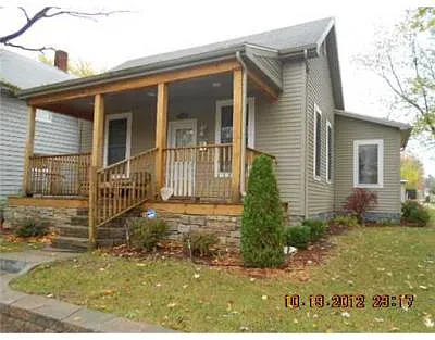 2022 Catalpa Ave photo 1