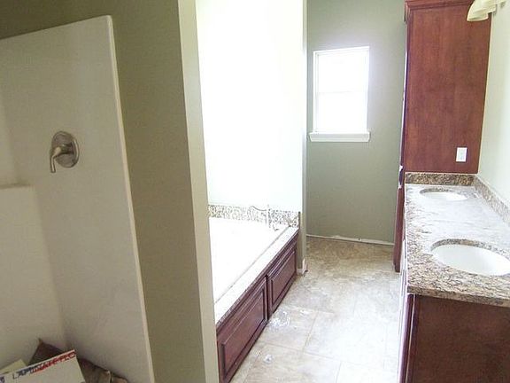 5th image of 417 Victoria Ct