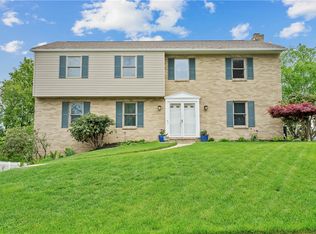 929 Meadow Crest Dr, Pittsburgh, PA 15237