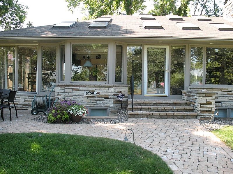 FRONT OF HOUSE