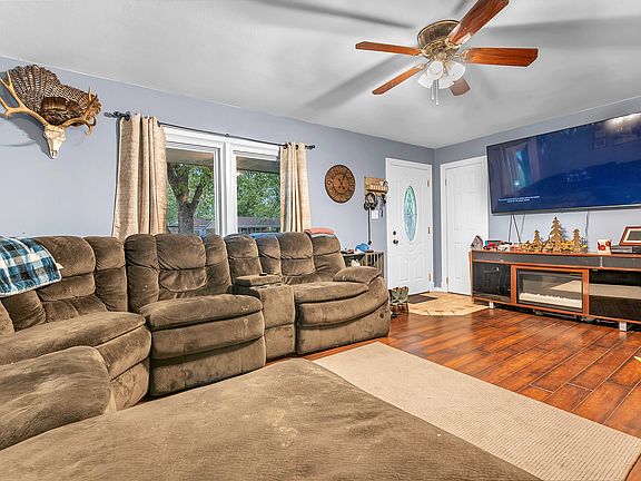 3rd image of 1533 E 33rd Pl