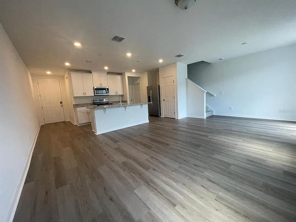 3 bed, 2.5 bath, 1566 sqft, $2,000 — Photo 4