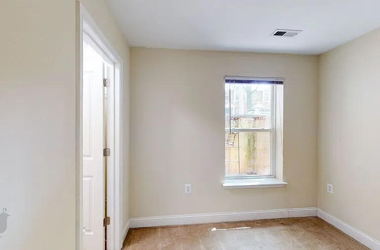 720 Barnes St NE — Photo 55