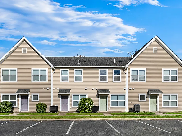 Tremont Pointe Apartments — Photo 15
