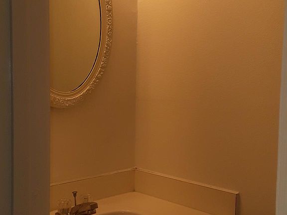4th image of 213 Amherst Ave #110