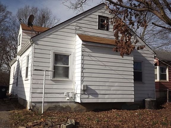 4th image of 24 Stafford Ave