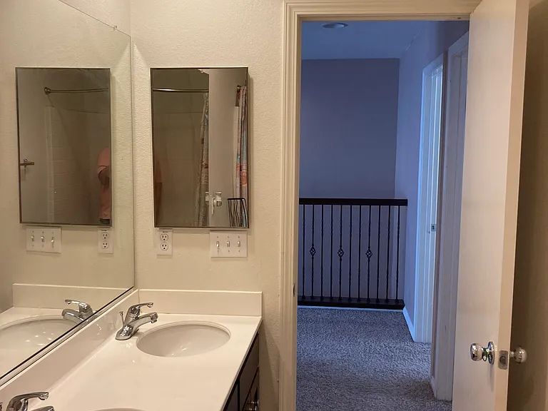 1668 Julia Way — Photo 5