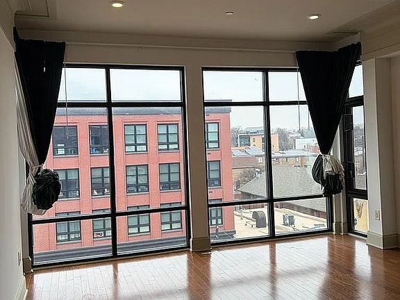 5th image of 1301 H St NE #Penthouse 7