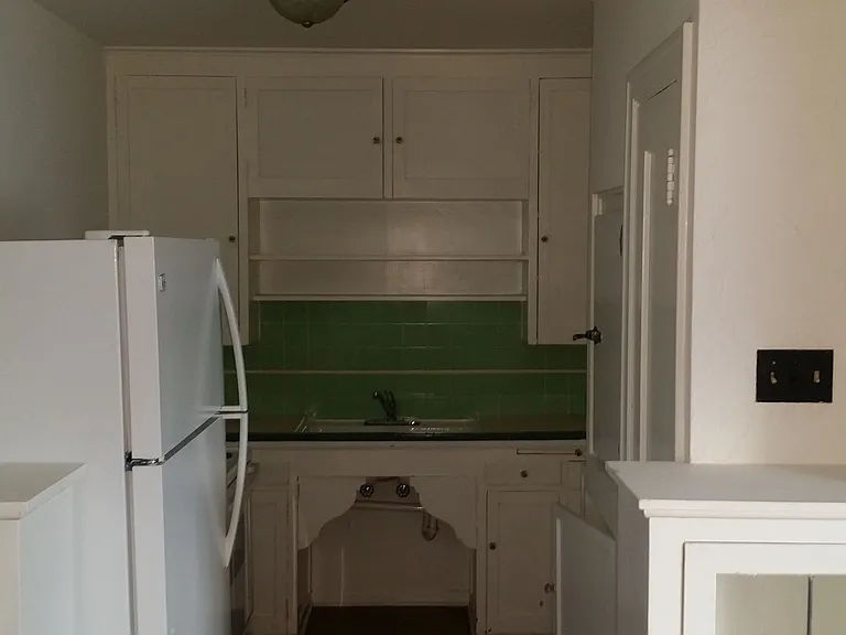 221 W Mercer St — Photo 2