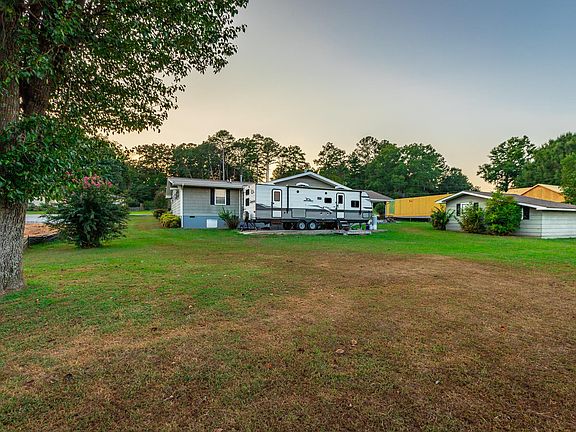 4th image of 100 Osborn Ct