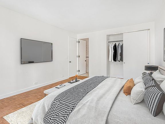 4th image of 210 E 65th St APT 14C