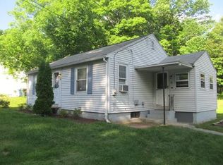 18 Arnold Rd, Sturbridge, MA 01518