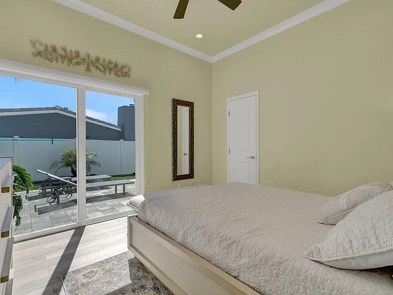 875 SE 13th Ave — Photo 40