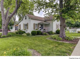 213 W Chestnut St, Chatham, IL 62629