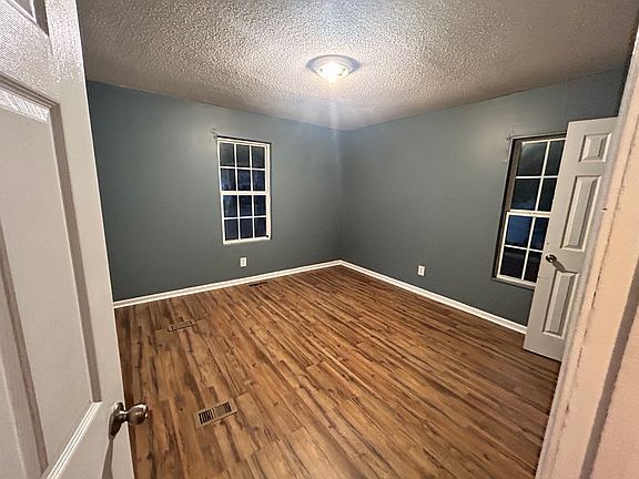 5th image of 216 Peachtree Cir