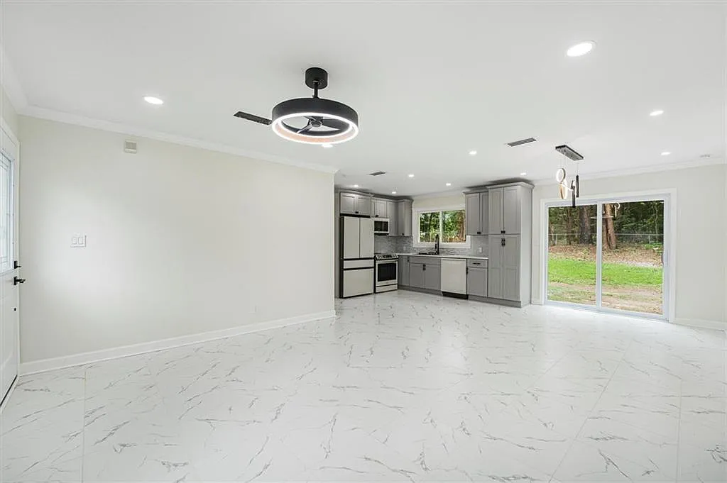3 bed, 2.0 bath, 1450 sqft, $1,950 — Photo 4