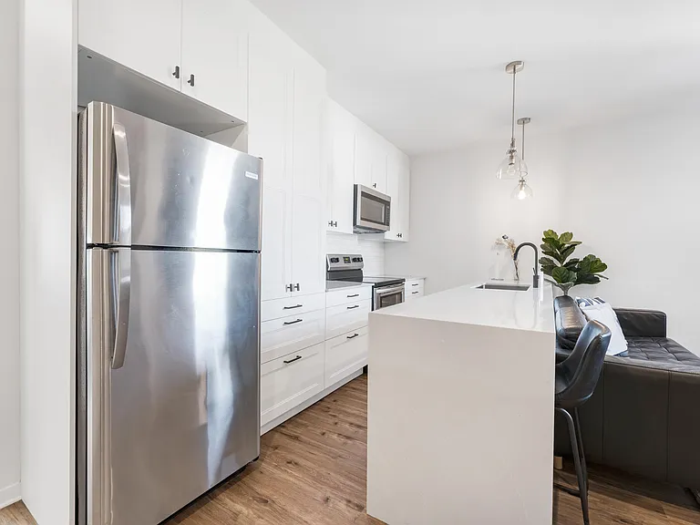 327 Catherine St — Photo 36