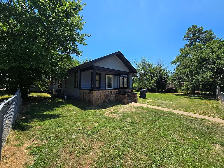 617 N Bonita Ave — Photo 22