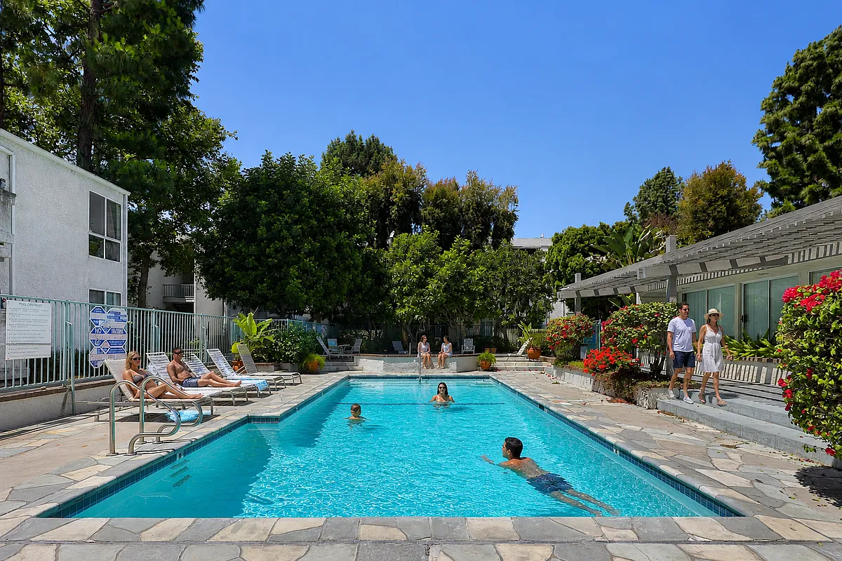 Oversized, Sparking Pool - 20134 Leadwell St #208