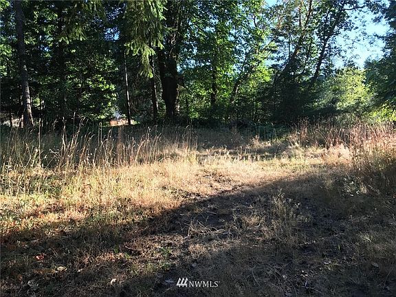 3rd image of 2204 Lake Drive KPS