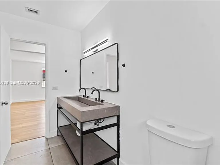 361 E 39th St #1 — Photo 12