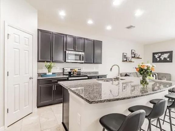 5th image of 7014 Woodchase Glen Dr