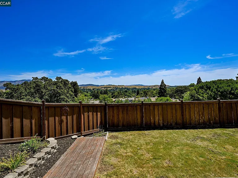 1319 Strawberry Ct — Photo 21