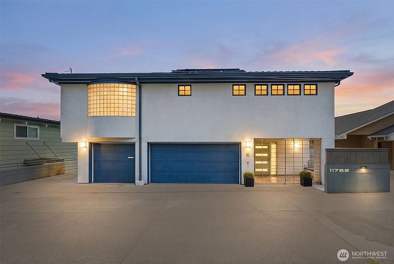2nd image of 11762 Riviera Place NE