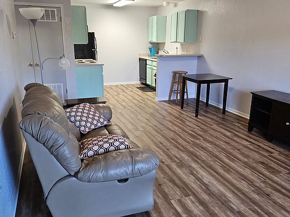 5th image of 1221 University Ave APT B302