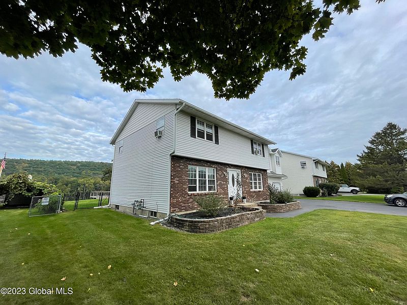 2nd image of 28-30 Riverview Drive