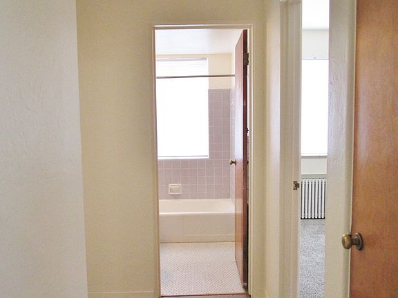 5th image of 670 N Pearl St APT 3