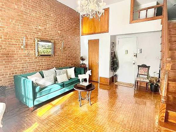 4th image of 137 W 86th St