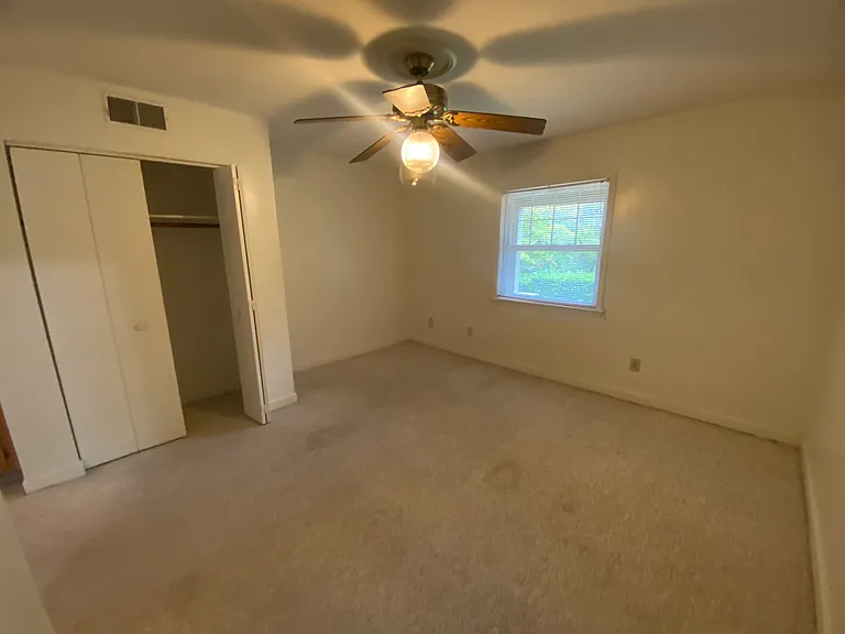 Avery Close Condominiums — Photo 97