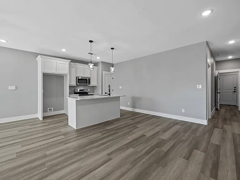527 W Walker St — Photo 15